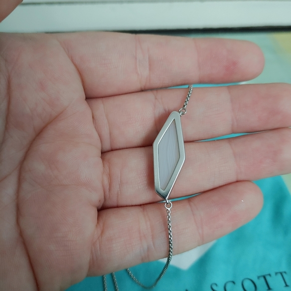 Kendra Scott Beth Necklace - Picture 6 of 6